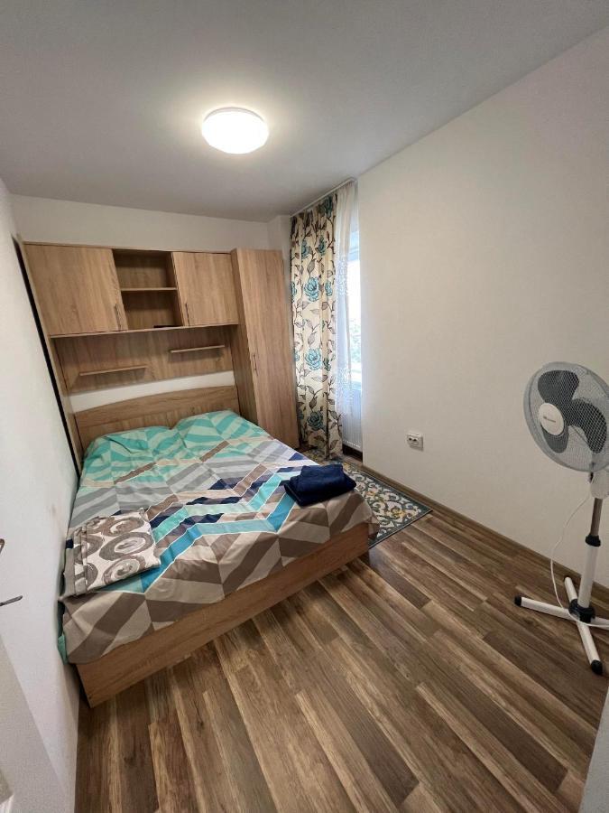 Apartament Cu 2 Dormitoare - Madalina Corabia エクステリア 写真